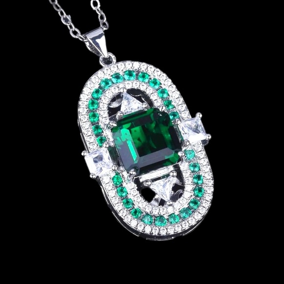 🎁 Green Art Deco Crystal Necklace - Picture 4 of 7
